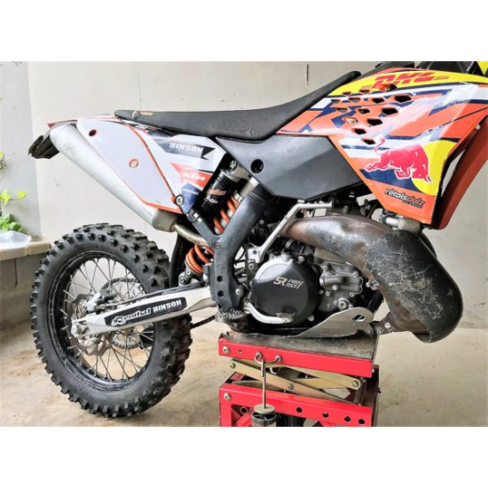 SR PROTECT Kuplungvédő KTM EXC 2T 250/300 2004-2012 Fekete K #1